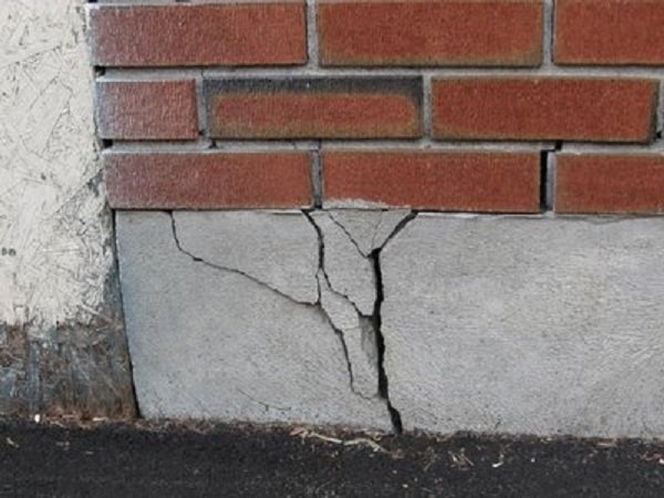 Cracks going down to the foundation Cracks going down to the foundation